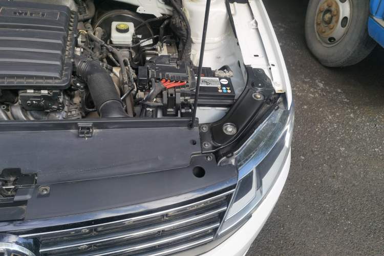 Used Volkswagen Lavida 2017 1.6L Automatic Comfort Edition Engine Bay Left