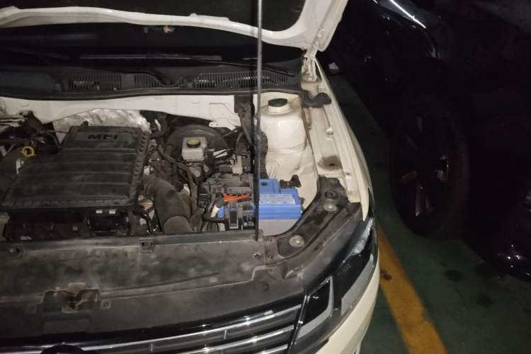Used Volkswagen Lavida 2017 1.6L Automatic Comfort Edition Engine Bay Left