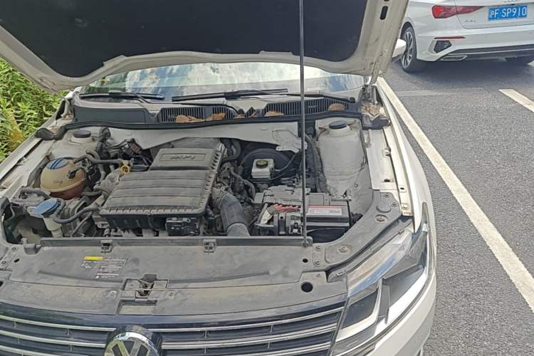 Used Volkswagen Lavida 2017 1.6L Automatic Comfort Edition Engine Bay Left