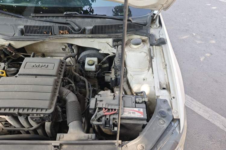 Used Volkswagen Lavida 2017 1.6L Automatic Comfort Edition Engine Bay Left