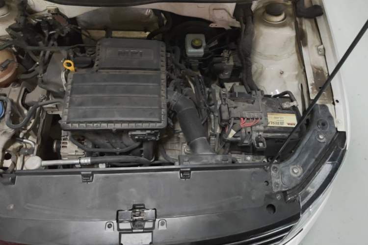 Used Volkswagen Lavida 2017 1.6L Automatic Fashion Edition Engine Bay Left