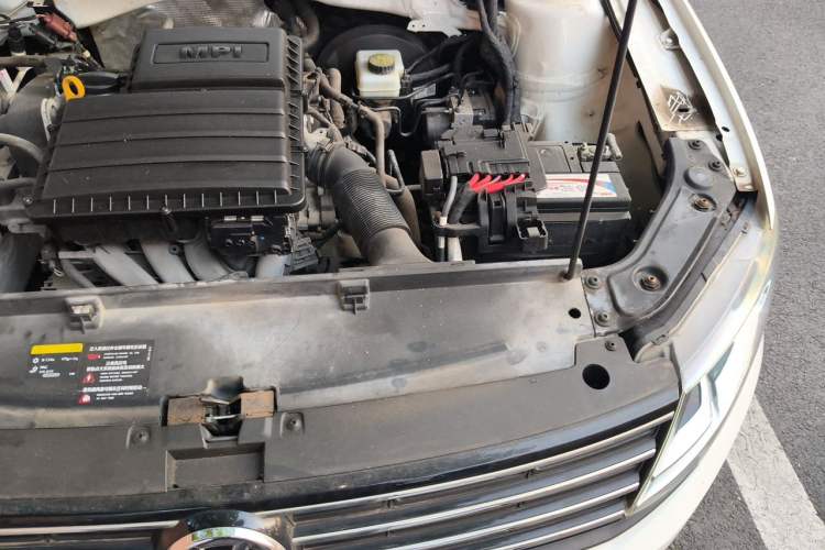 Used Volkswagen Lavida 2017 1.6L Manual Fashion Edition Engine Bay Left