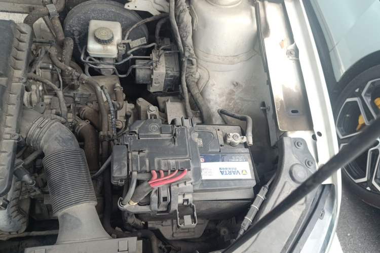Used Volkswagen Lavida 2017 1.6L Automatic Comfort Edition Engine Bay Left