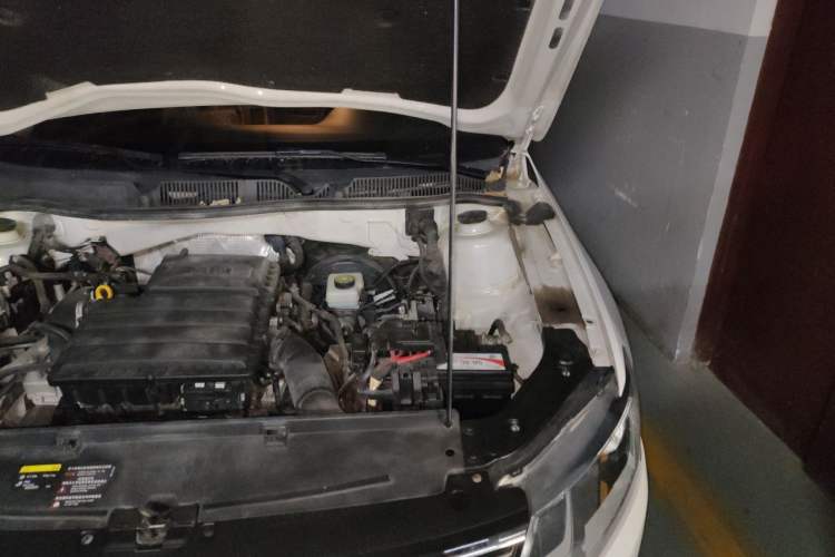 Used Volkswagen Lavida 2017 1.6L Automatic Comfort Edition Engine Bay Left