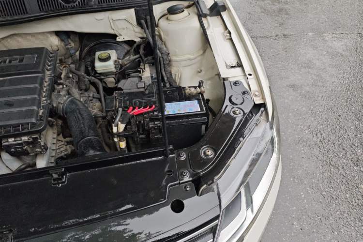 Used Volkswagen Lavida 2017 1.6L Manual Comfort Edition Engine Bay Left