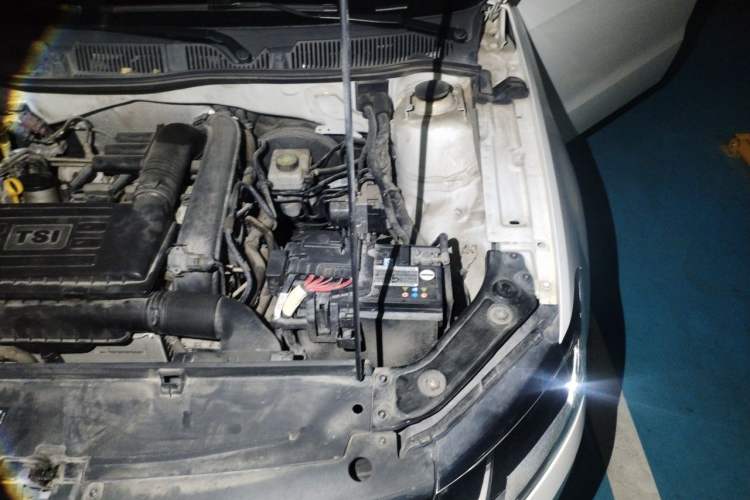 Used Volkswagen Lavida 2017 230TSI Manual Comfort Edition Engine Bay Left