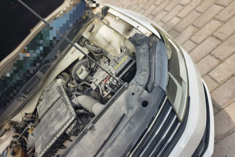 Used Volkswagen Lavida 2017 1.6L Automatic Fashion Edition Engine Bay Left