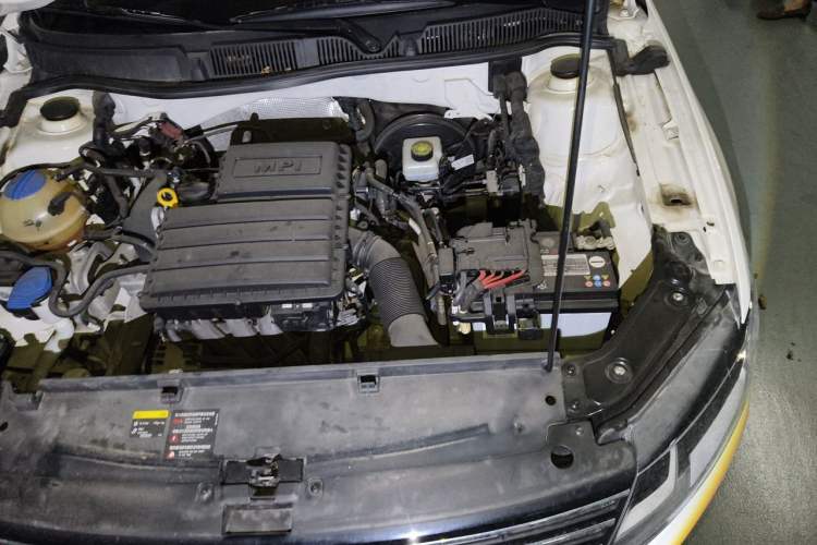 Used Volkswagen Lavida 2017 1.6L Automatic Fashion Edition Engine Bay Left