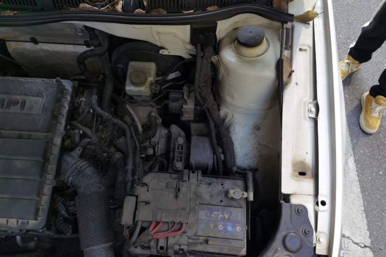 Used Volkswagen Lavida 2017 1.6L Automatic Comfort Edition Engine Bay Left