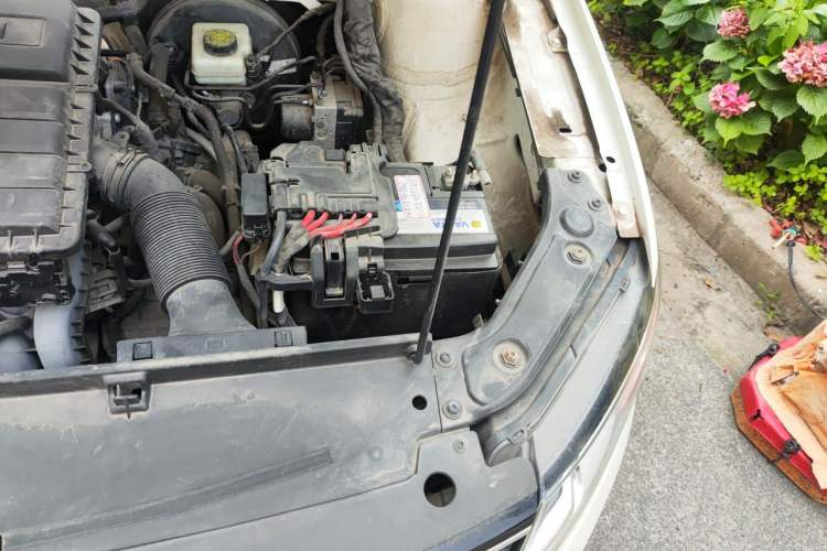 Used Volkswagen Lavida 2017 1.6L Automatic Comfort Edition Engine Bay Left