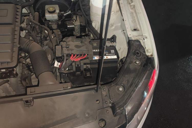 Used Volkswagen Lavida 2017 1.6L Automatic Comfort Edition Engine Bay Left