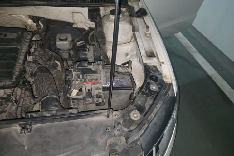 Used Volkswagen Lavida 2017 1.6L Automatic Comfort Edition Engine Bay Left