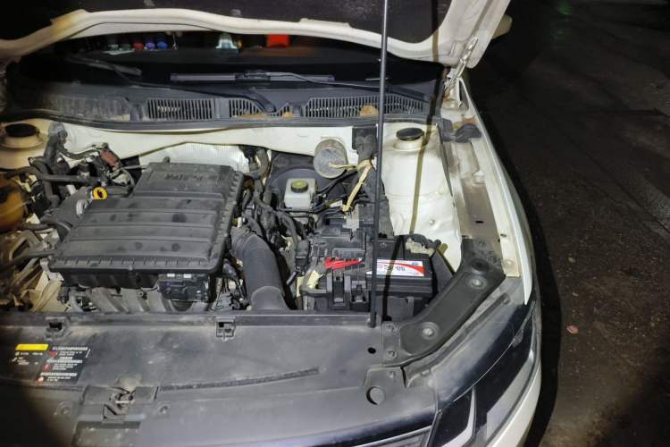 Used Volkswagen Lavida 2017 1.6L Automatic Fashion Edition Engine Bay Left