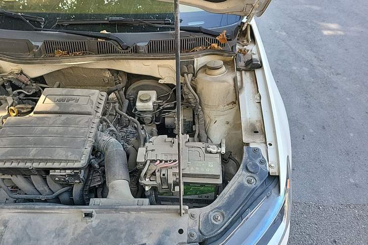 Used Volkswagen Lavida 2017 1.6L Automatic Fashion Edition Engine Bay Left