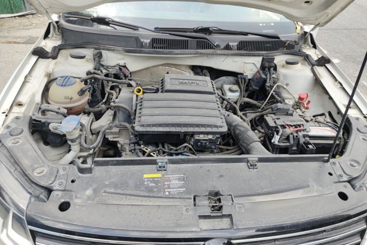 Used Volkswagen Lavida 2017 1.6L Manual Fashion Edition Engine Bay