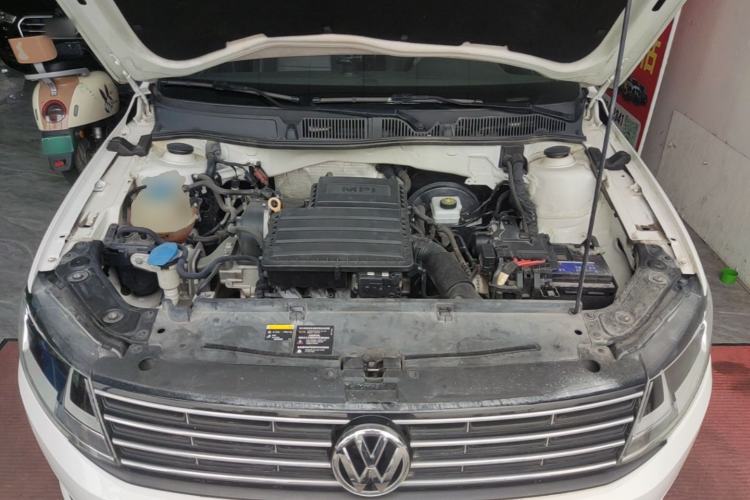 Used Volkswagen Lavida 2017 1.6L Automatic Comfort Edition Engine Bay