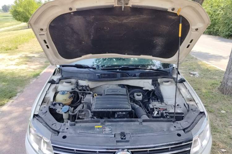 Used Volkswagen Lavida 2017 1.6L Automatic Comfort Edition Engine Bay