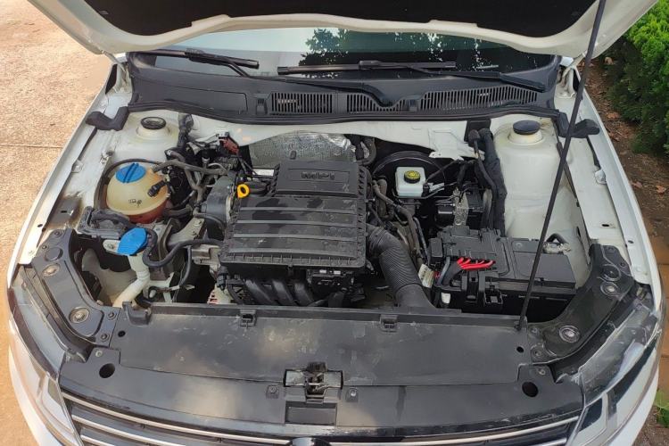 Used Volkswagen Lavida 2017 1.6L Automatic Fashion Edition Engine Bay