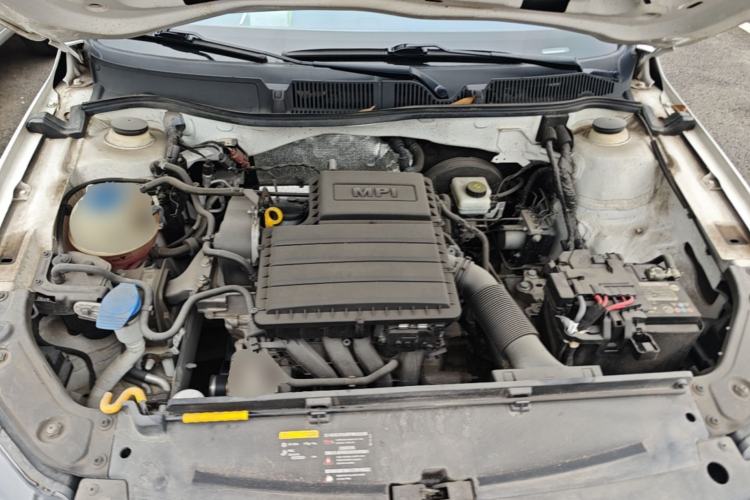 Used Volkswagen Lavida 2017 1.6L Manual Fashion Edition Engine Bay