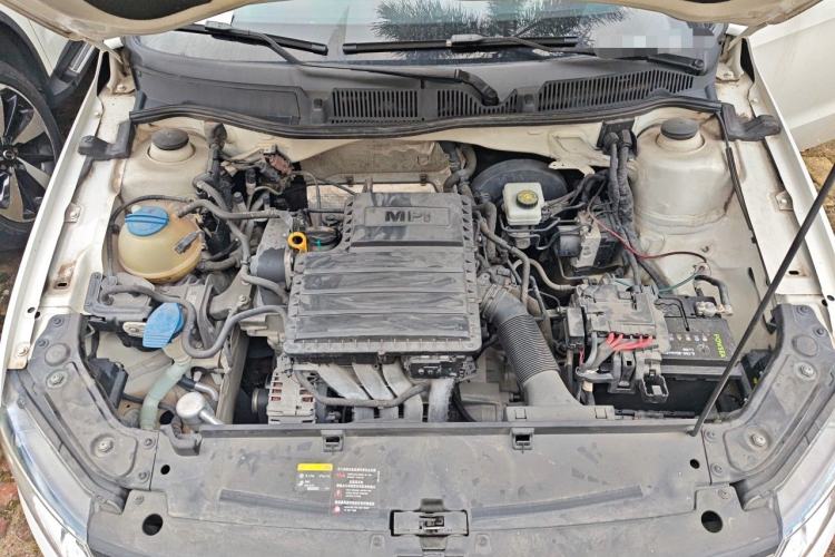 Used Volkswagen Lavida 2017 1.6L Manual Fashion Edition Engine Bay