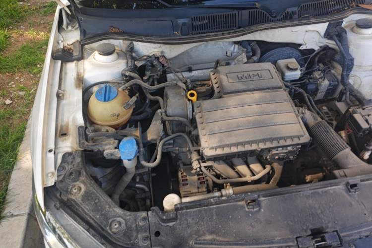 Used Volkswagen Lavida 2017 1.6L Automatic Comfort Edition Engine Bay Right