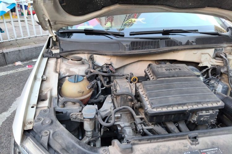 Used Volkswagen Lavida 2017 1.6L Manual Fashion Edition Engine Bay Right