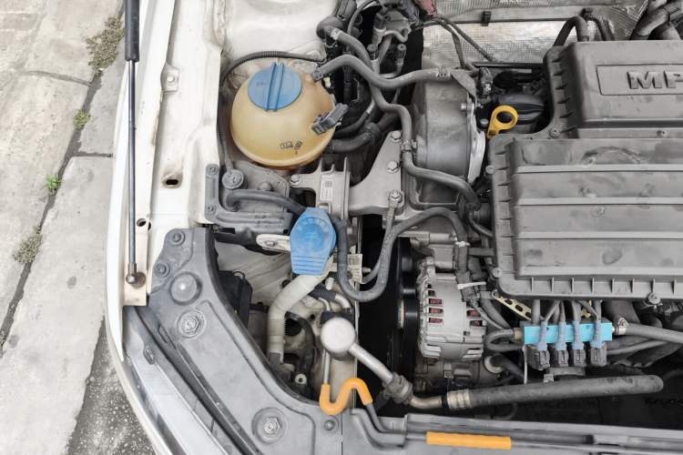 Used Volkswagen Lavida 2017 1.6L Manual Comfort Edition Engine Bay Right