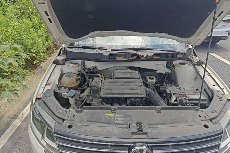 Used Volkswagen Lavida 2017 1.6L Automatic Comfort Edition Engine Bay Right