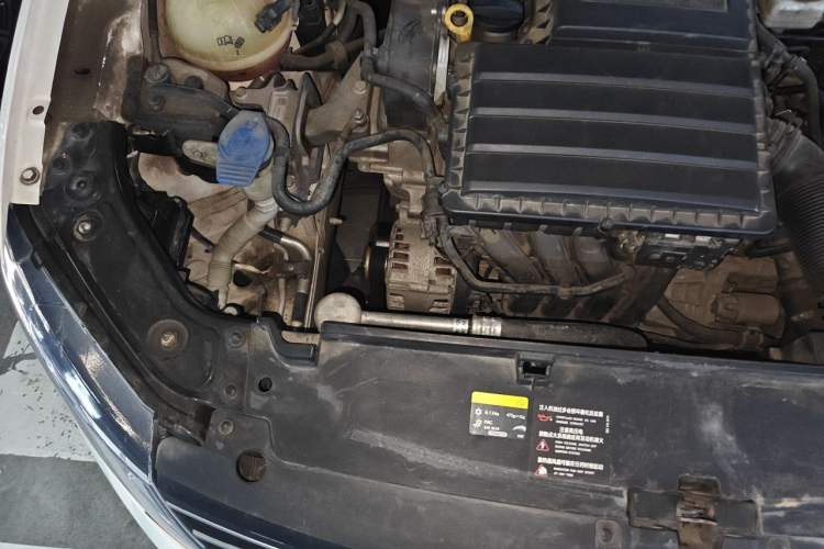 Used Volkswagen Lavida 2017 1.6L Automatic Comfort Edition Engine Bay Right
