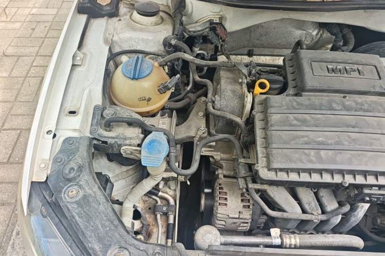 Used Volkswagen Lavida 2017 1.6L Manual Fashion Edition Engine Bay Right
