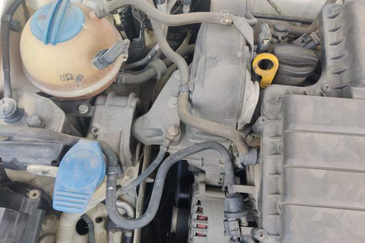 Used Volkswagen Lavida 2017 1.6L Automatic Comfort Edition Engine Bay Right