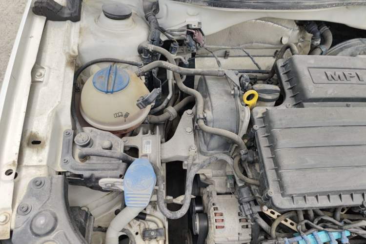 Used Volkswagen Lavida 2017 1.6L Manual Fashion Edition Engine Bay Right