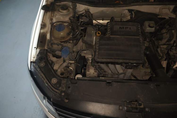 Used Volkswagen Lavida 2017 1.6L Automatic Fashion Edition Engine Bay Right