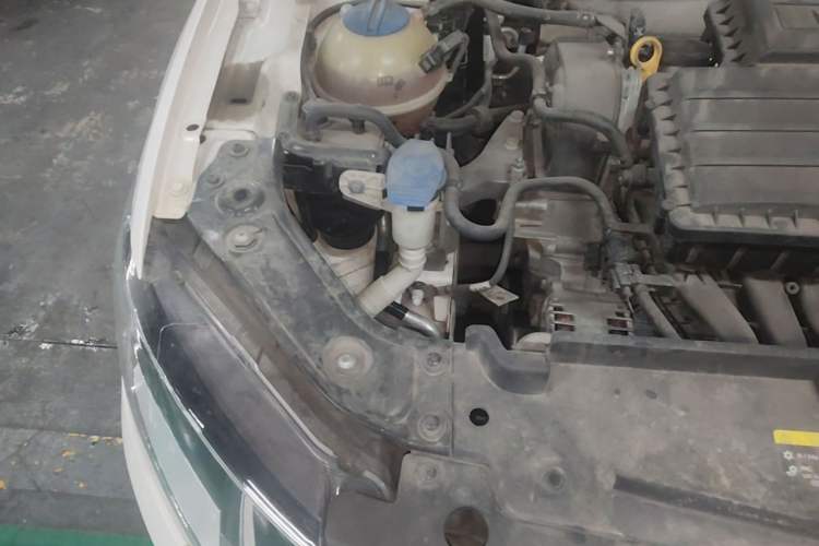 Used Volkswagen Lavida 2017 1.6L Automatic Comfort Edition Engine Bay Right