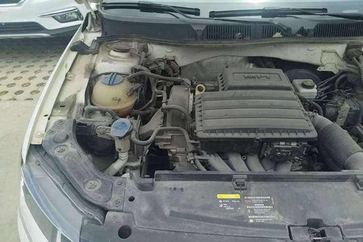 Used Volkswagen Lavida 2017 1.6L Manual Fashion Edition Engine Bay Right
