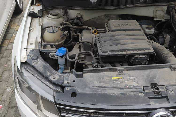 Used Volkswagen Lavida 2017 1.6L Automatic Comfort Edition Engine Bay Right