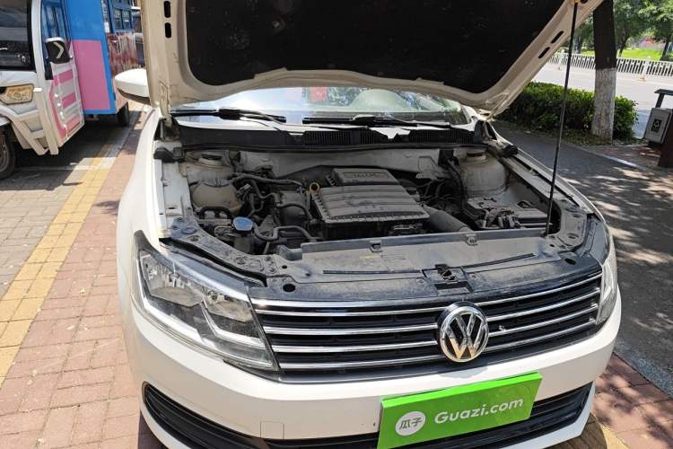Used Volkswagen Lavida 2017 1.6L Manual Fashion Edition Engine Bay Right