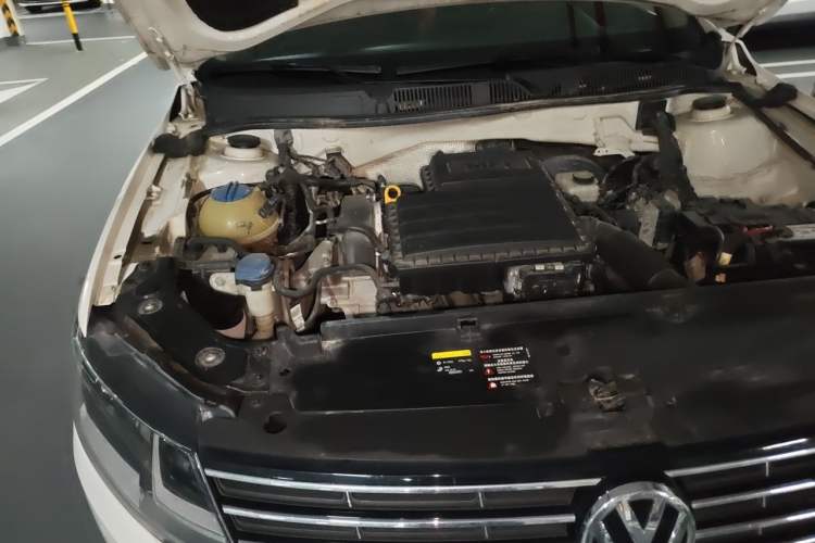Used Volkswagen Lavida 2017 1.6L Automatic Comfort Edition Engine Bay Right