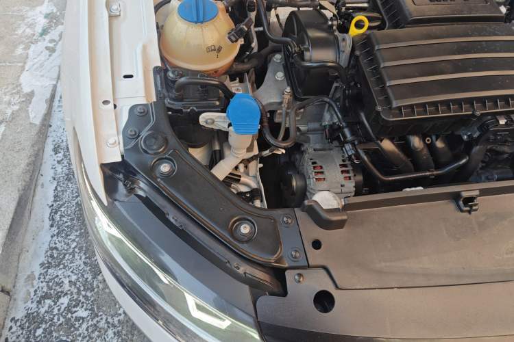 Used Volkswagen Lavida 2017 1.6L Manual Fashion Edition Engine Bay Right