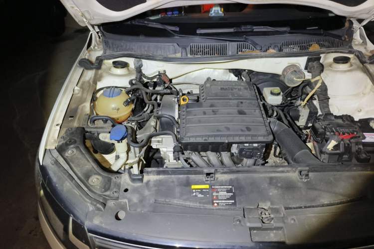 Used Volkswagen Lavida 2017 1.6L Automatic Fashion Edition Engine Bay Right
