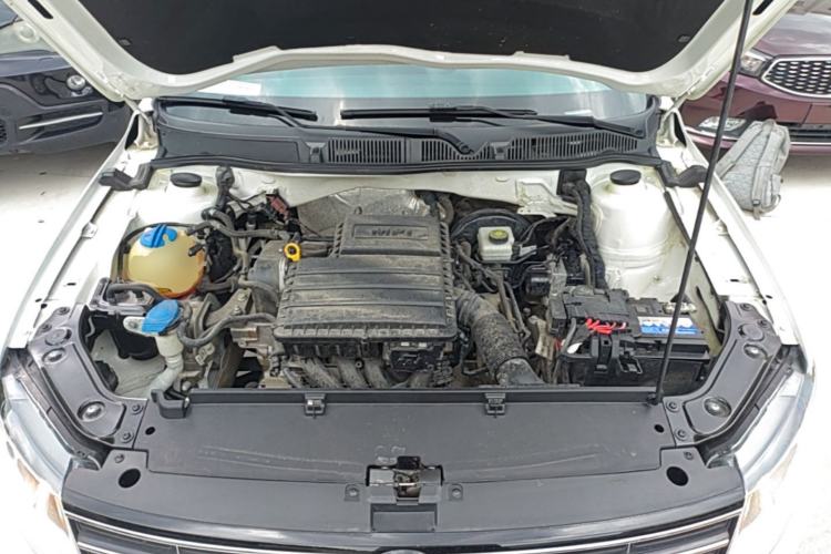 Used Volkswagen Lavida 2017 1.6L Automatic Comfort Edition Engine Bay