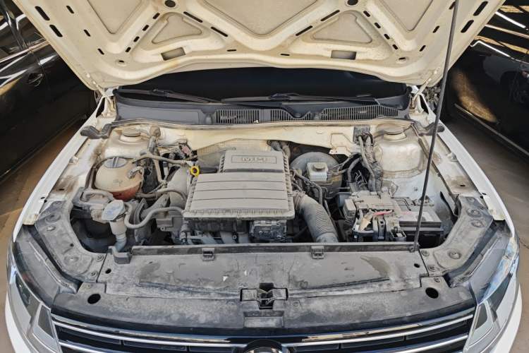 Used Volkswagen Lavida 2017 1.6L Manual Fashion Edition Engine Bay