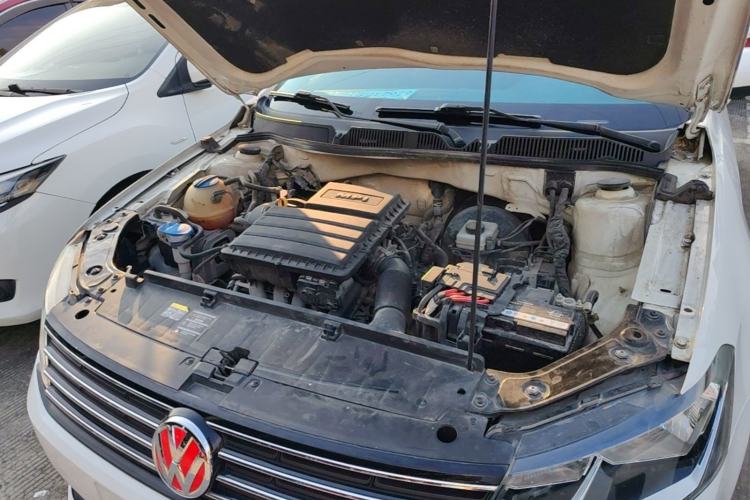Used Volkswagen Lavida 2017 1.6L Manual Fashion Edition Engine Bay