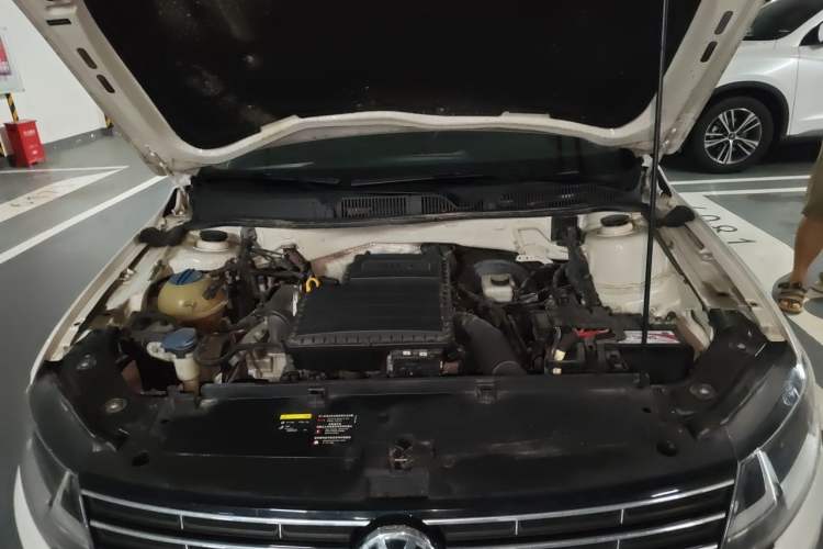 Used Volkswagen Lavida 2017 1.6L Automatic Comfort Edition Engine Bay