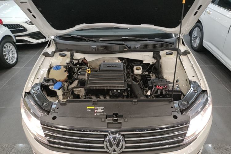 Used Volkswagen Lavida 2017 1.6L Automatic Fashion Edition Engine Bay