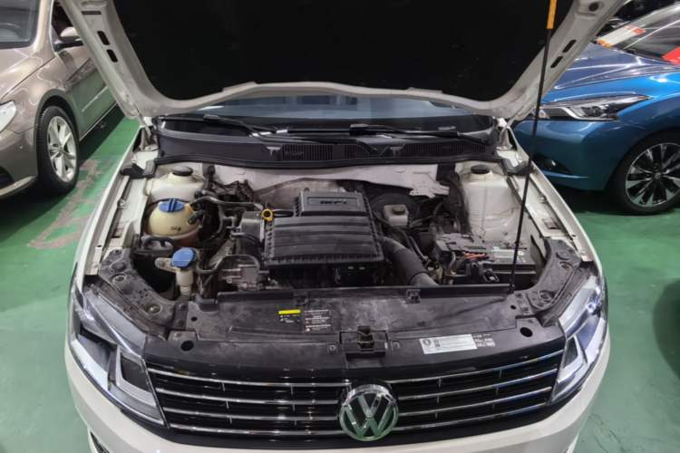 Used Volkswagen Lavida 2017 1.6L Automatic Comfort Edition Engine Bay