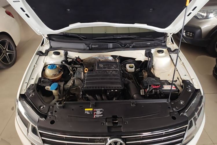 Used Volkswagen Lavida 2017 1.6L Automatic Comfort Edition Engine Bay