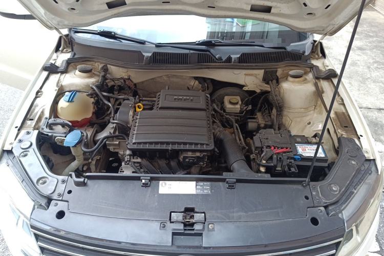 Used Volkswagen Lavida 2017 1.6L Automatic Fashion Edition Engine Bay