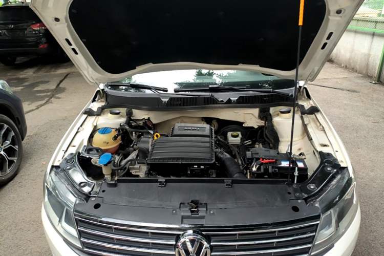 Used Volkswagen Lavida 2017 1.6L Automatic Comfort Edition Engine Bay