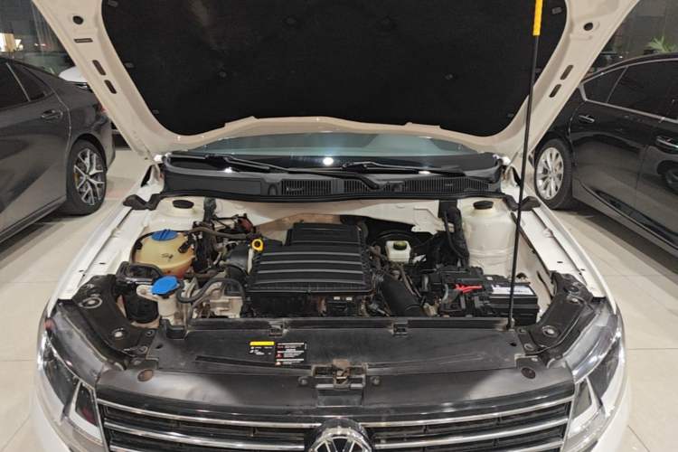 Used Volkswagen Lavida 2017 1.6L Automatic Fashion Edition Engine Bay
